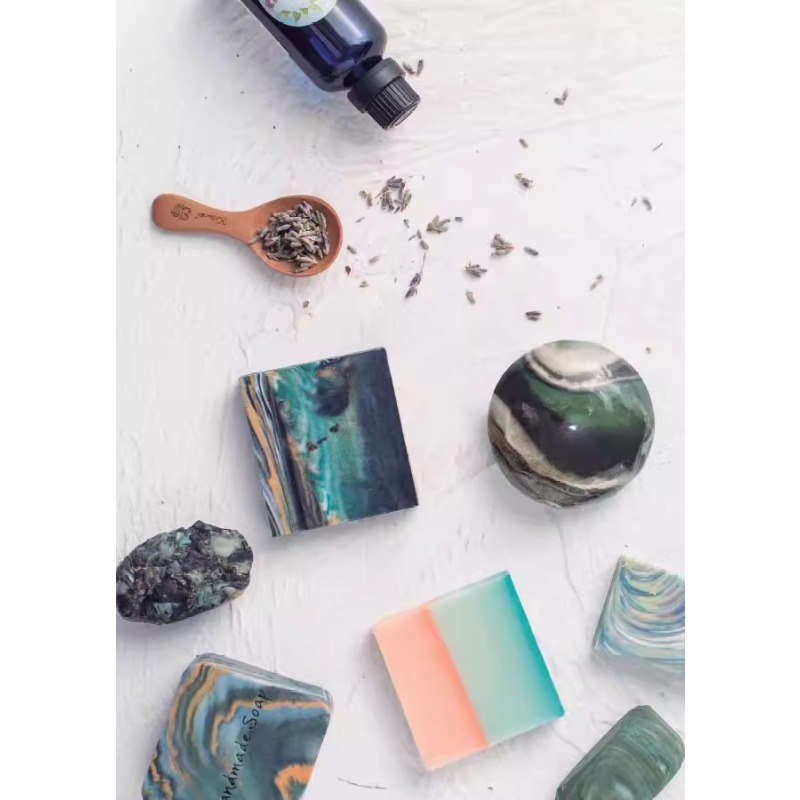 에센셜 오일을 사용한 DIY 향기로운 비누 만들기 책: - Soap Making Guide Book 리뷰 및 가격